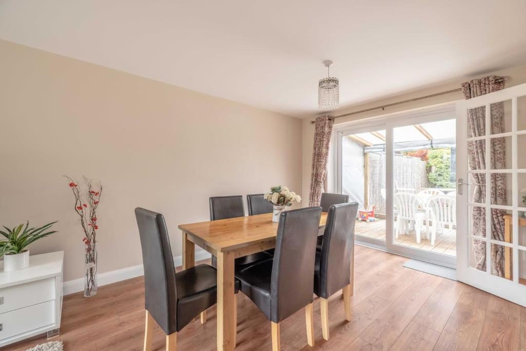 3-Bed Family Home With Parking & Large Garden Windsor Exteriör bild