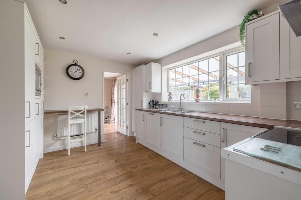 3-Bed Family Home With Parking & Large Garden Windsor Exteriör bild